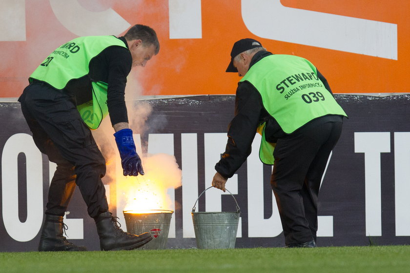 Rewolucja na polskich stadionach. Będą miejsca stojące i ogromne kary za race