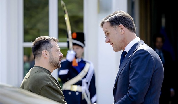 Volodimir Zelenski i Mark Rute u Hagu 4. maja