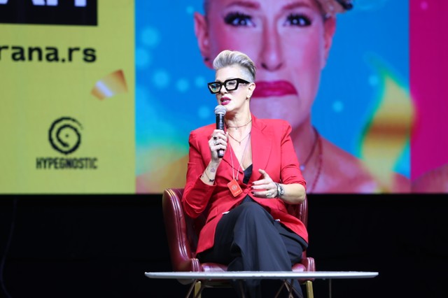 Tijana Dapčević najava predstave Menopauza