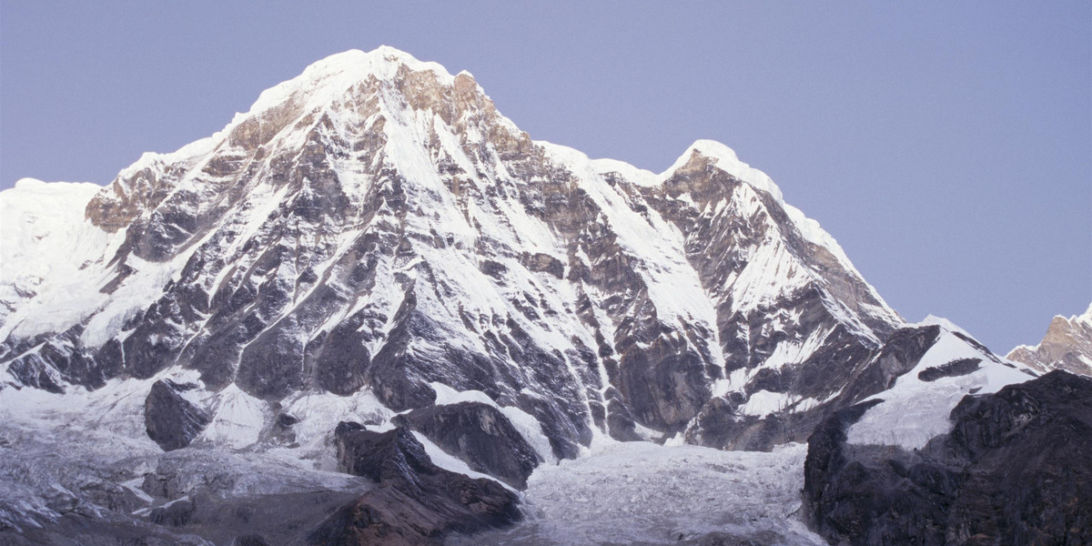 Dramatyczna akcja ratunkowa pod Annapurną. Polacy uratowali himalaistę z 50-metrowej szczeliny.