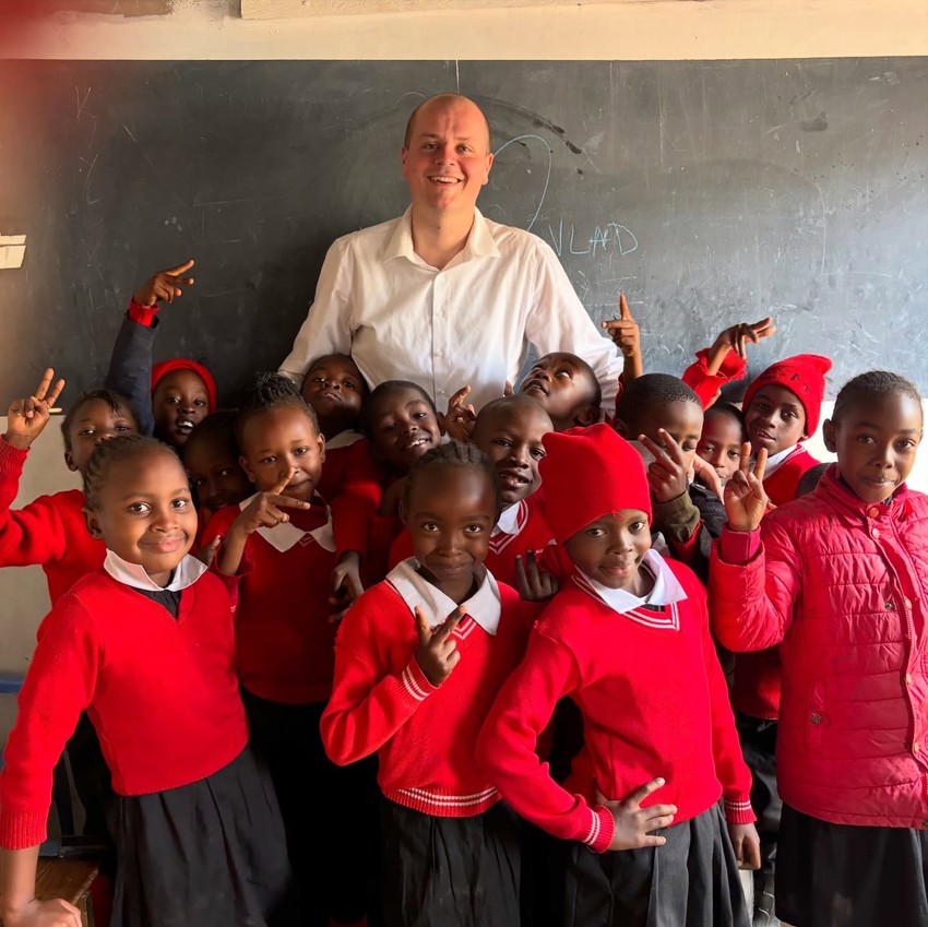 Vladimir je u kenijskom gradu Tikha zatekao školu sa 230 đaka i samo četiri stalna učitelja