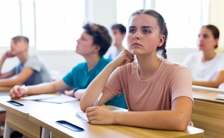 Życzenia dla ósmoklasisty 2025. Życzenia powodzenia na egzaminie? Piękne słowa wsparcia przed egzaminem