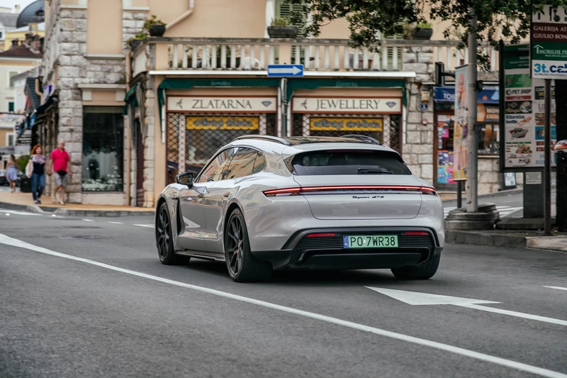 Podróż Porsche Taycanem i Audi e-tronem GT do Chorwacji