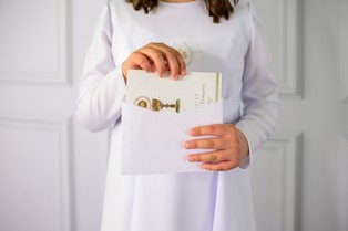 Ile dajemy na komunię w 2025 roku? Praktyczne prezenty i kwoty, które mogą zaskoczyć