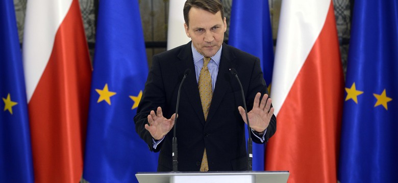Sikorski bierze się za zagraniczne wojaże posłów. Limit kilometrów i speckomisja