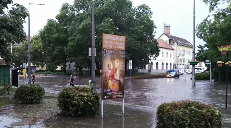 Mezőkövesdet és térségét is elérte a hatalmas vihar, árvíz keletkezett a város központjában / Fotó: Facebook/ Mezőkövesd Képekben videorészlet