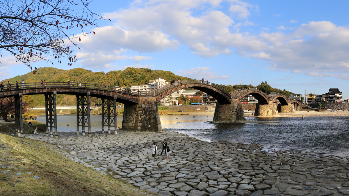 Most Kintai to piękny, zabytkowy most zlokalizowany w miejscowości Iwakuni w Japonii. Zbudowany w 1673 r., jest jednym z najważniejszych symboli miasta i jedną z najważniejszych atrakcji turystycznych regionu. 