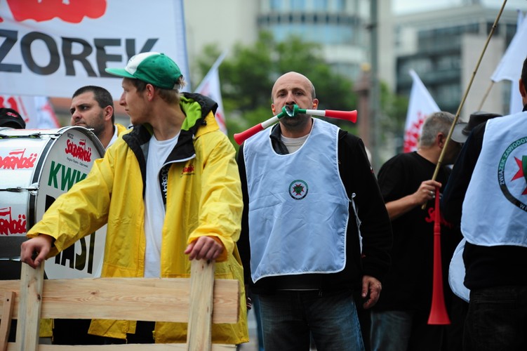 Związkowcy pod Ministerstwem Gospodarki