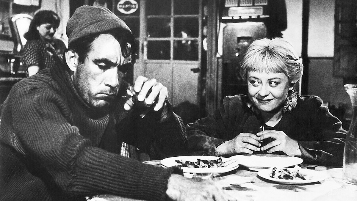 "La Strada" - kadr z filmu. Na zdjęciu: Anthony Quinn i Giulietta Masina