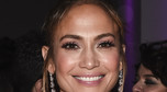 Tak Jennifer Lopez prezentuje się w kreacji podkreślającej biust. 