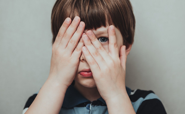 Podkrążone oczy u dziecka - czy to groźne i jak reagować?