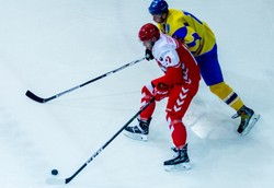 Turniej EIHC: Polscy hokeiści pokonali Ukrainę po karnych