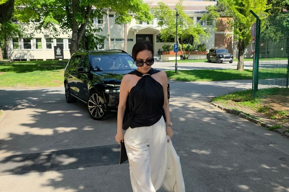 CECA U SPORTSKO-ELEGANTNOM ŠIK STAJLINGU Majica sa golim leđama, sandale i tamne naočare za sunce: Zasenila sve na Košutnjaku (VIDEO)