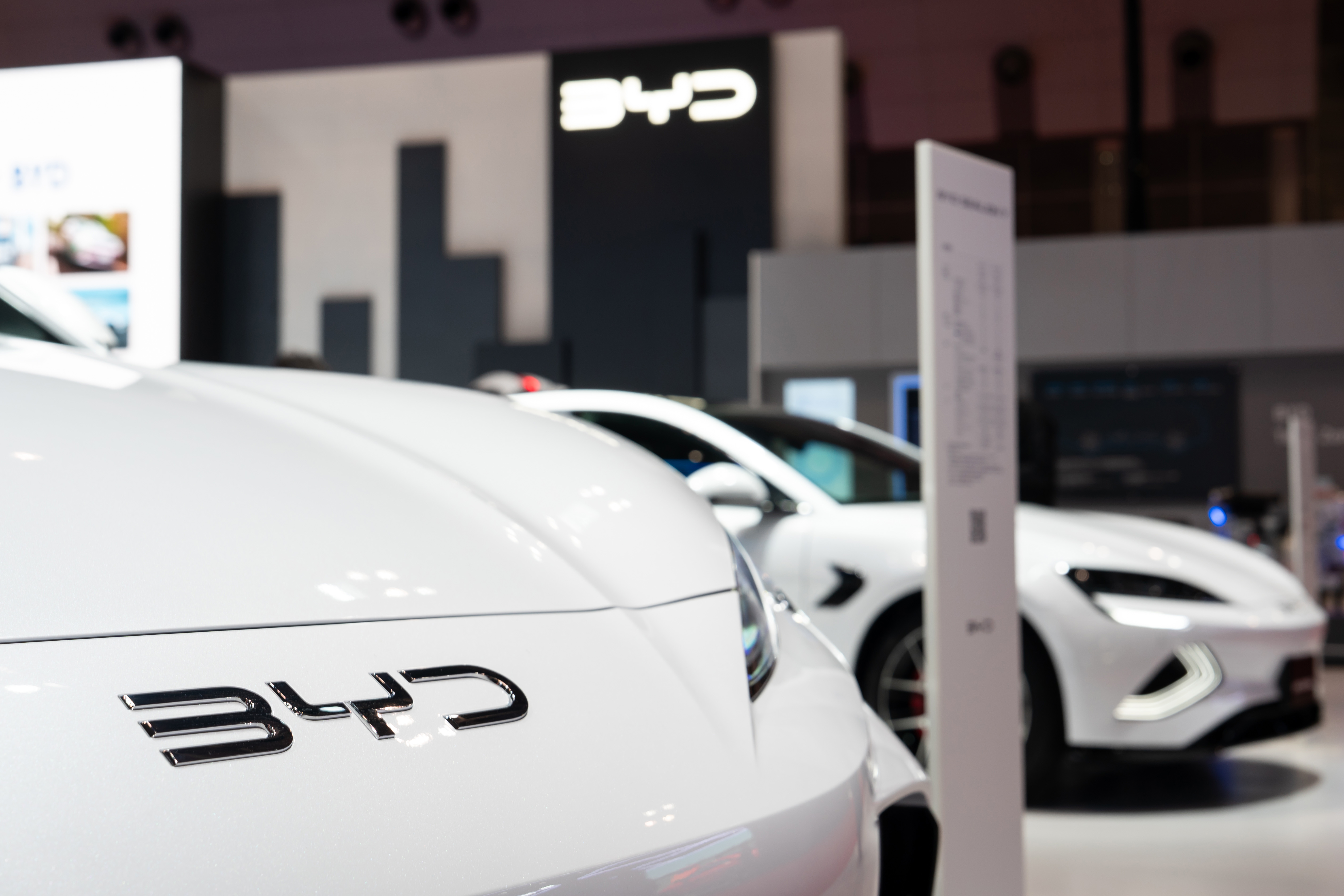 BYD verso il sorpasso di Tesla: record mondiale con 2,26 milioni di auto elettriche