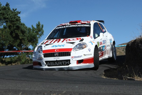 Turecka załoga Fiata Motorsports (Volkan Isik i Kvan Ozenler) - trzecia w  klasyfikacji Rajdowych Mistrzostw Europy