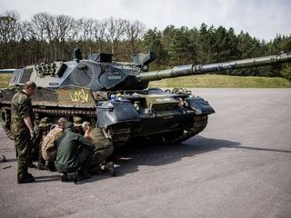Szkolenie ukraińskich żołnierzy przez niemieckich i duńskich instruktorów wymagało zaangażowania czołgów Leopard 1A5 pożyczonych z duńskich muzeów