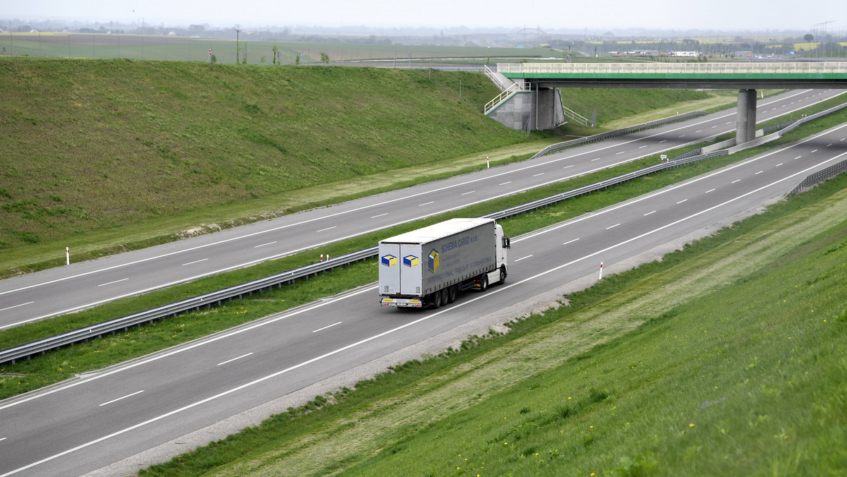 Ministerstwo infrastruktury i lokalne samorządy znalazły dodatkowe środki na budowę węzła Niepołomice na autostradzie A4 w Małopolsce. Inwestycja poprawi dojazd do tego miasta i znajdującej się w nim strefy gospodarczej – podał burmistrz Niepołomic.