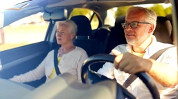 seniorzy stracą prawo jazdy w 2025? oto nowe zasady. klamka zapadła