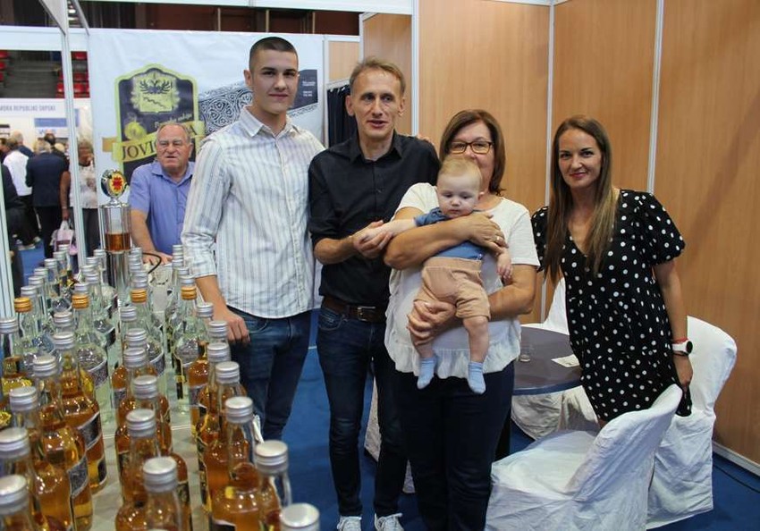 Dalibor-Jovicic-sa-porodicom