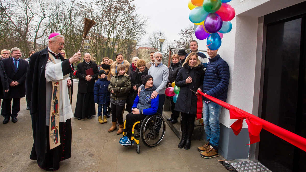 POZNAŃ SZKOŁA WINDA DLA NIEPEŁNOSPRAWNYCH (abp Stanisław Gądecki)