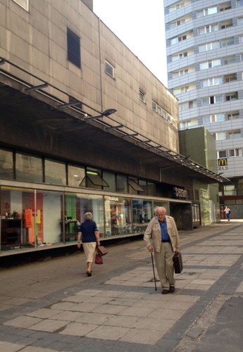 Brudne aluminium w latach 90. szybko zastąpiły paskudne reklamy.