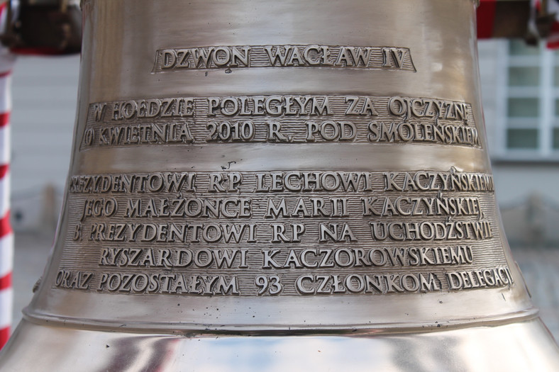 Dzwon na Krakowskim Przedmieściu w Warszawie
