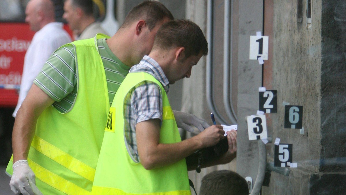 Jeśli mieszkać, to na wschodzie kraju, bo tam rozbojów, kradzieży i innych przestępstw jest najmniej. Nie można natomiast tego powiedzieć o takich województwach, jak: dolnośląskie, zachodniopomorskie, lubuskie czy śląskie - tam zagrożenie przestępczością jest największe. Takie są wnioski z "Raportu o stanie bezpieczeństwa w Polsce w 2011 r.", do którego dotarła "Rzeczpospolita".