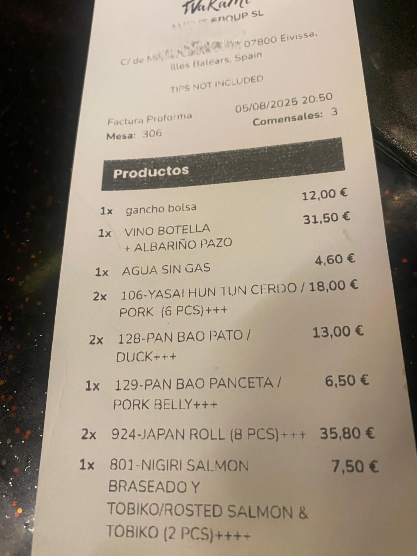 Tri Španielky prekvapil na účte skrytý poplatok.