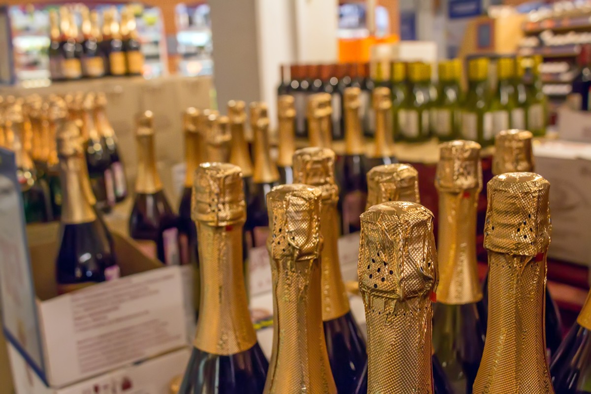 Alkoholowy gigant zwolni ponad 1 tys. osób. Kryzys luksusu