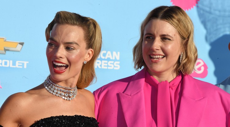 Margot Robbie és Greta Gerwig a Barbie főszereplője és rendezője a film premierjén