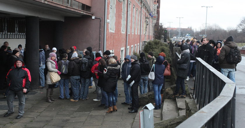 Praca w policji zawsze cieszyła sie dużym zainteresowaniem, takie kolejki były w Gdańsku w 2012 roku