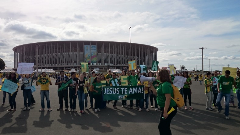 Ewangelikanie pod stadionem w Brasilii