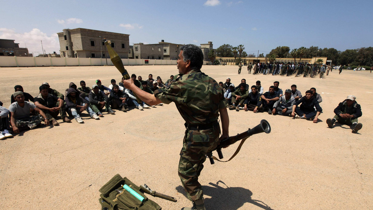 Po zaciętych walkach z żołnierzami wiernymi wobec Muammara Kadafiego libijscy powstańcy przejęli dzisiaj kontrolę nad całym lotniskiem w opanowanym przez rebeliantów nadmorskim mieście Misrata, na zachodzie Libii - podała agencja AFP.