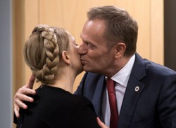Rozmowa "w cztery oczy". Tusk spotkał się z Tymoszenko