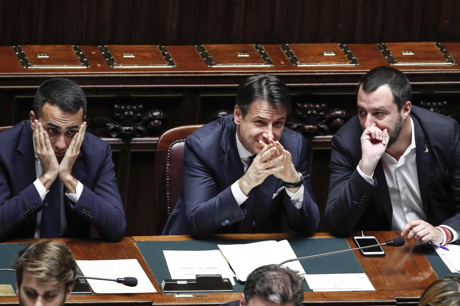 Premier Giuseppe Conte oraz wicepremierzy Matteo Salvini i Luigi Di Maio 