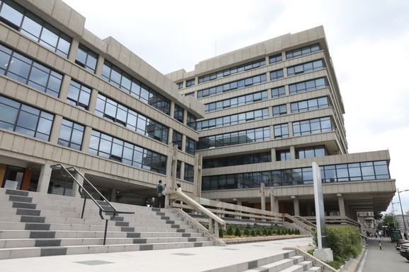 ZAPLENJENO 42 MILIONA DINARA, 200 HILJADA EVRA, 15 ZGRADA, 6