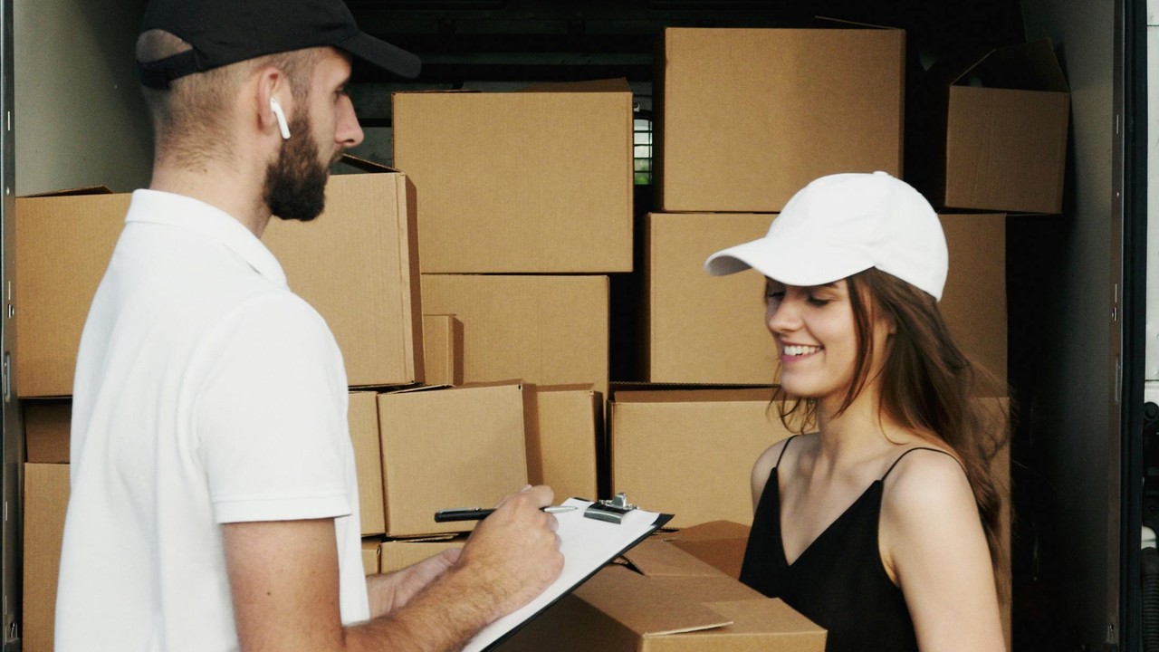 Letnia strefa Amazon Prime Day wyrusza w trasę po Polsce: Kraków jako pierwsze miasto łączy swoich mieszkańców uśmiechem