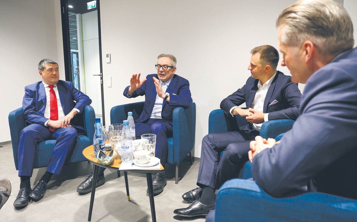 Leszek Skiba, prezes Banku Pekao, Cezary Stypułkowski, szef mBanku, Przemysław Paprotny, partner PwC, i Michał Gajewski, prezes Santander Bank Polska, zastanawiali się nad perspektywami krajowego sektora