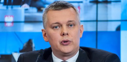 Siemoniak wściekły. Stalinowski prokurator pochowany z honorami