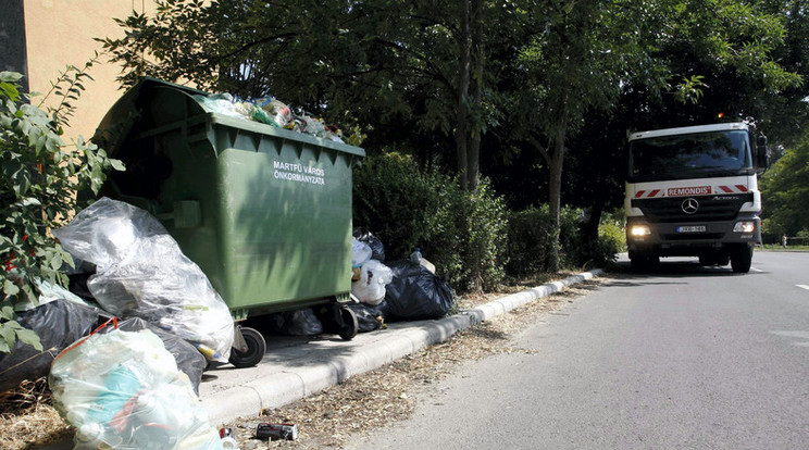 Kérdéses, meddig is viszik el a szemetet a hulladékszállítók /Fotó: MTI - Bugány János