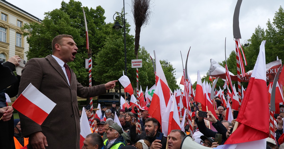 Dlaczego prawica straszy migrantami właśnie teraz? To przemyślany plan