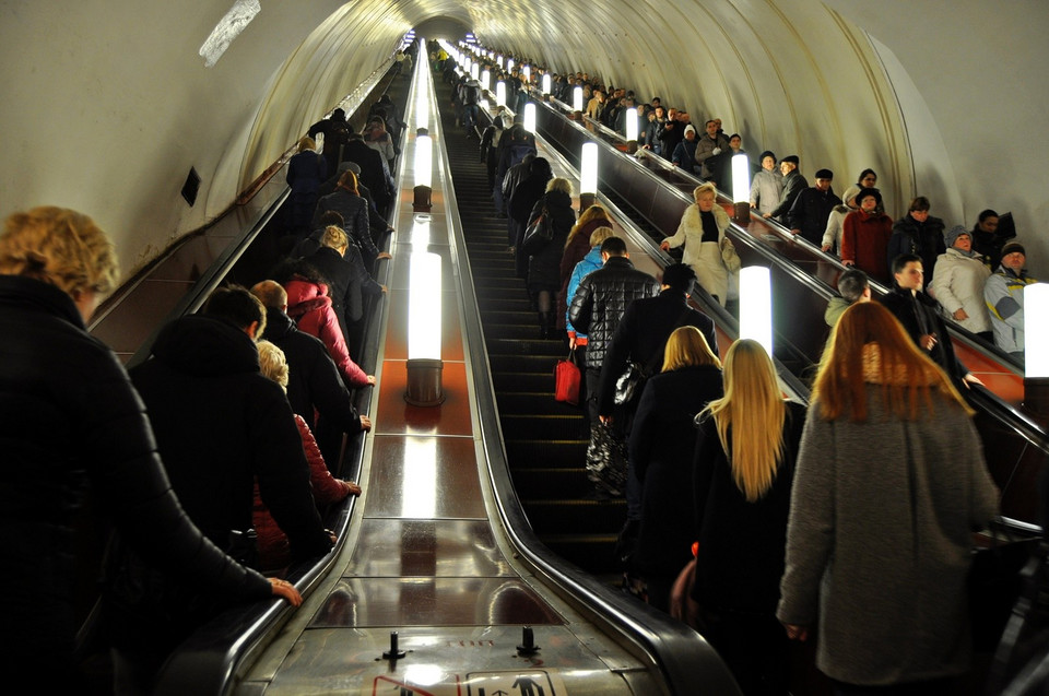 Moskiewskie metro, czyli szary człowiek na pałacach