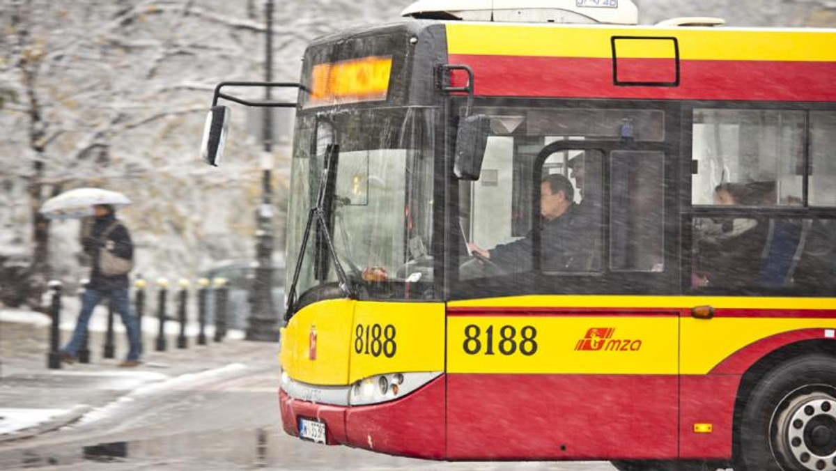 Zawieszonych zostanie kilka linii autobusowych i dwie tramwajowe, wstrzymane zostaną także kursy szkolne na innych liniach. Związane to jest z zimowymi feriami, które rozpoczną się na Mazowszu już za kilka dni. Już dziś prezentujemy plan zmian, jakie opracował na te dwa tygodnie Zarząd Transportu Miejskiego.