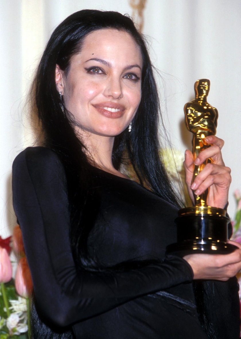 Angelina Jolie z Oscarem 2001 r.