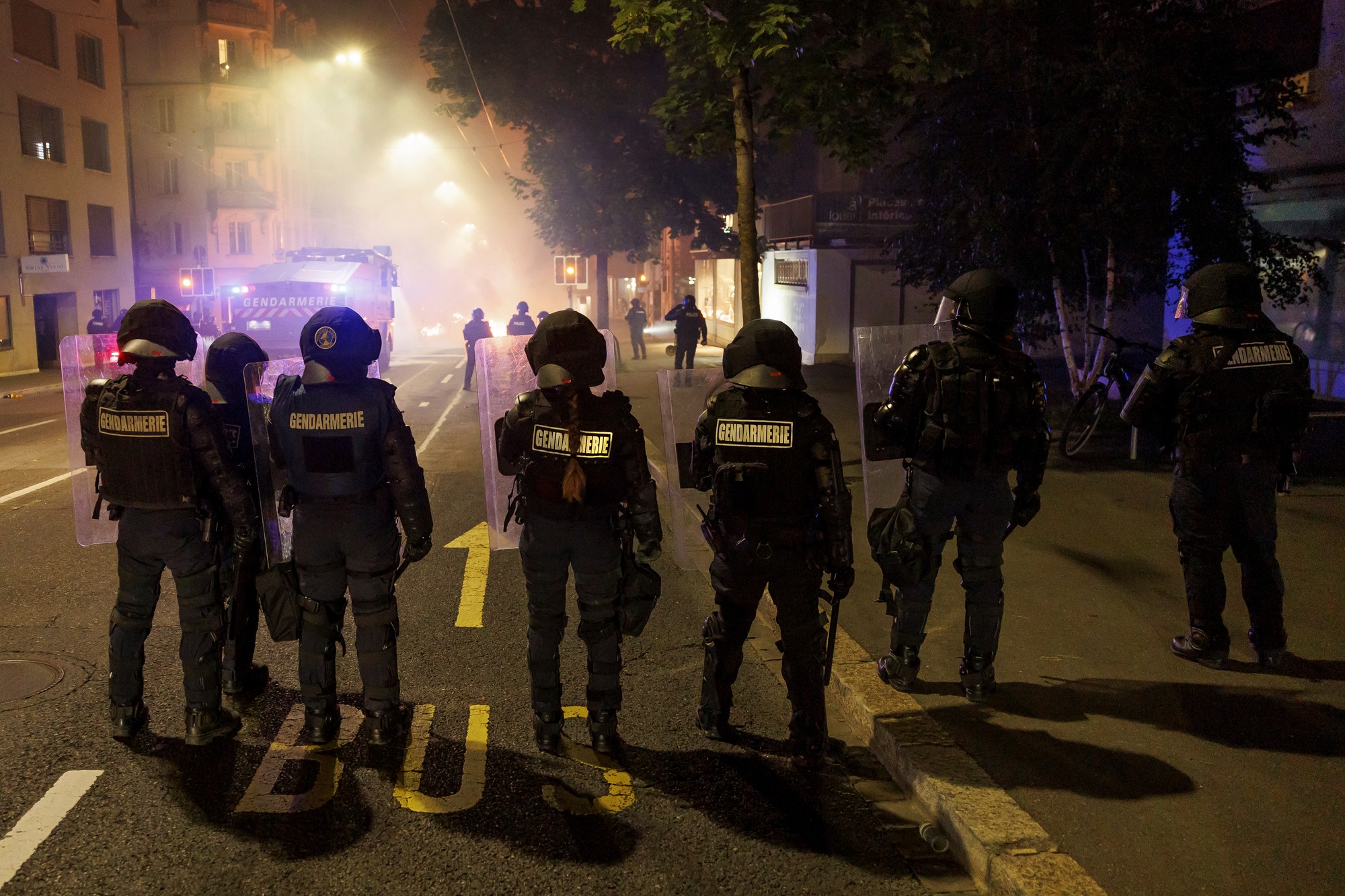 Smrť mladíka na mopede vyvolala v Lausanne násilné protesty.