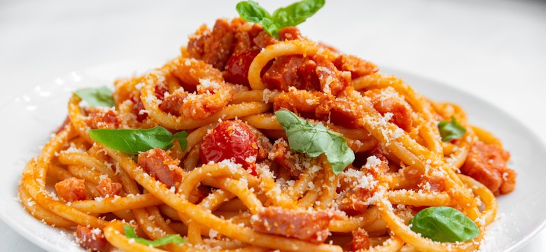 Pyszny obiad na wtorek. Podajemy przepis, Ty gotujesz. Obłędny, mocno pomidorowy   makaron z Rzymu