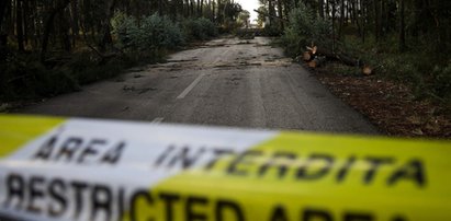 Zawaliła się droga, ludzie powpadali do zapadliska wypełnionego wodą