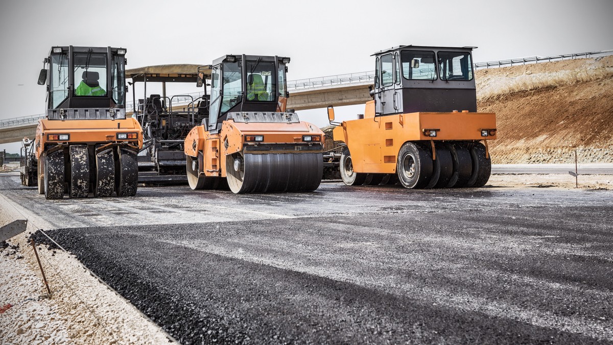 Rząd może chcieć wstrzymać budowę drogi ekspresowej S14, która domknęłaby ring autostradowy wokół Łodzi. Takie ostrzeżenia płyną ze strony polityków opozycji, którzy na dowód przytaczają stanowisko podsekretarza stanu w resorcie infrastruktury.