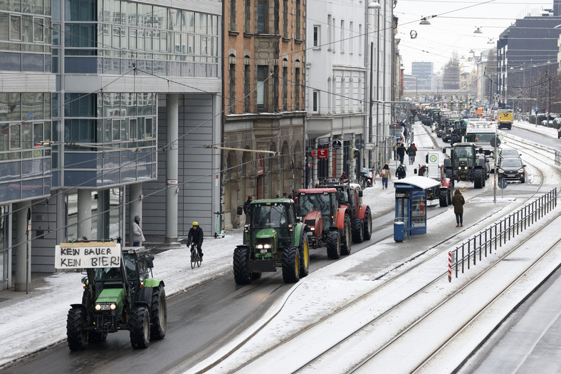 Rolnicy protestują na ulicach Monachium, 8 stycznia 2024 r.