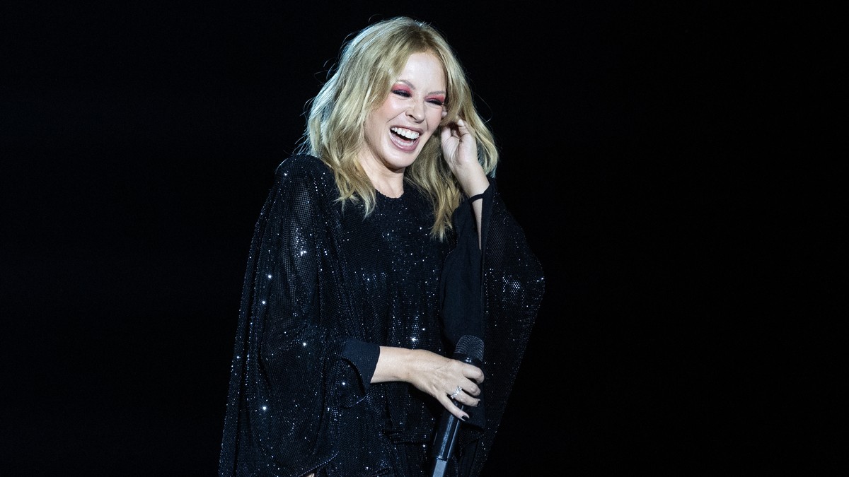 Megtudtuk: Kylie Minogue betegen lépett fel a Szigeten! A koncert előtt kerestek neki gyógyszert